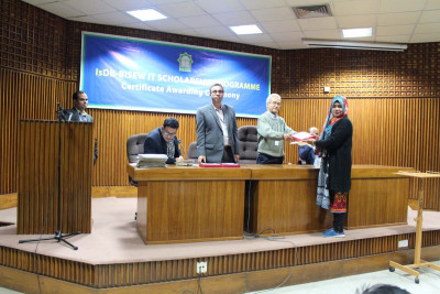 Certificate distribution ceremony for graduates of Round-36